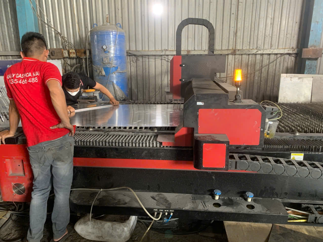 Laser cutting machine 2.jpg